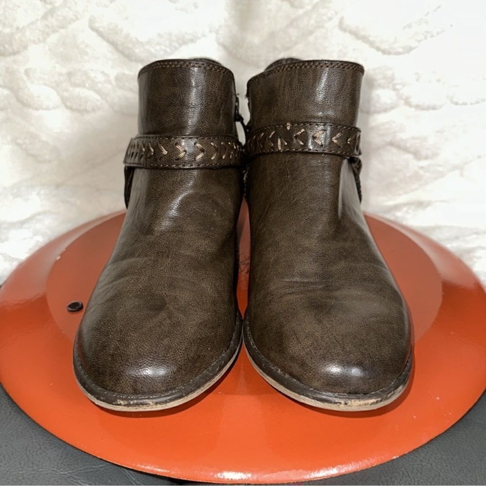 ROXY 9 Brown Faux Leather Embroidered Ankle Zip Saddle Boots - Picture 9 of 15
